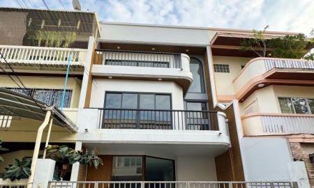 ขายทาวน์เฮาส์ - ขายทาวน์โฮม 3 ชั้น รีโนเวทใหม่ พร้อมอยู่ นาคนิวาส 2 เกษมสันต์ ลาดพร้าว ใกล้เลียบด่วนเอกมัย รามอินทรา MRT