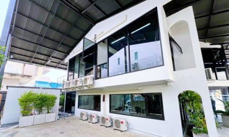 ให้เช่าอาคารพาณิชย์ / สำนักงาน - MRT สุทธิสาร 2.45กม. ให้เช่าอาคารสำนักงาน 2 ชั้น ย่านรัชดา ลาดพร้าว 4นอน 100ตร.ว. 520ตร.ม. พร้อมลานจอดรถได้ 12 คัน MRT โชคชัย4 1.86 กม.