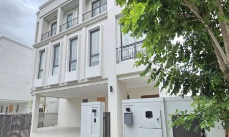 ให้เช่าบ้าน - เช่า บ้านเดี่ยว 3 ชั้น เอไรท์ ศรีนครินทร์ กรุงเทพกรีฑา