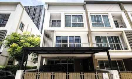 ให้เช่าทาวน์เฮาส์ - ให้เช่า] ลุมพินี ทาวน์ เรสซิเดนซ์ ลาดพร้าว สเตชั่น / 4 ห้องนอน 4 ห้องน้ำ / 22 ตรว. 200 ตรม. **55,000**