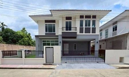 ขายบ้าน - บ้านเดี่ยวหลังใหญ่รีโนเวทใหม่พร้อมอยู่ บรรยายกาศดี พื้นที่สนามรอบบ้าน เนื้อที่ 53.8 ตร.ว. พท. 180.63 ตร.ม. 3 ห้องนอน 3 ห้องน้ำ 2 จอด