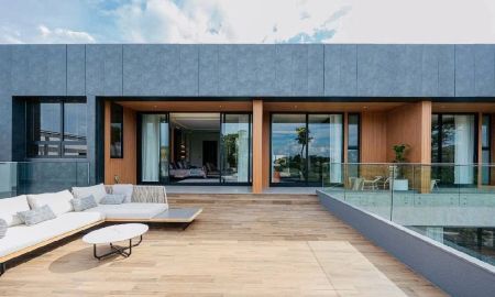 ขายบ้าน - พูลวิลล่าหรูสไตล์ Modern Luxury ทำเลหางดง-เชียงใหม่ โปร่ง โล่ง อบอุ่น ผสมผสานหินธรรมชาติ งานไม้ และกระจกบานใหญ่รับแสงธรรมชาติ