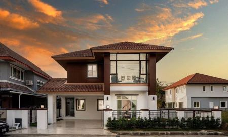 ให้เช่าบ้าน - ปล่อยเช่าบ้านเดี่ยว 2 ชั้น สไตล์ Modern Contemporary ทำเลทองย่านโรงเรียนนานาชาติเชียงใหม่