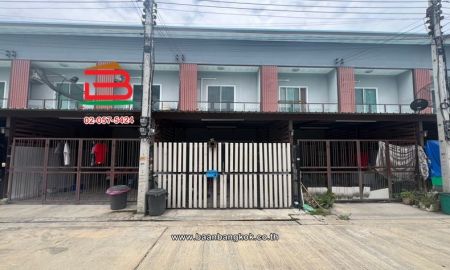 ขายทาวน์เฮาส์ - ทาวน์เฮาส์ 2 ชั้น เนื้อที่ 16 ตร.ว. หมู่บ้านฉัตรไพลิน 2 (ใกล้แยกนพวงศ์) ถนนลาดหลุมแก้ว-ปทุมธานี ตำบลหน้าไม้ อำเภอลาดหลุมแก้ว ปทุมธานี