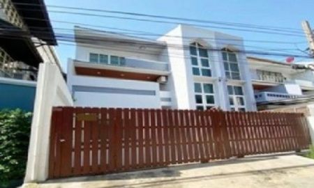 ให้เช่าอาคารพาณิชย์ / สำนักงาน - ให้เช่าสำนักงาน ทาวน์โฮม 3 ชั้น Renovate ใหม่ทั้งหลัง ซอยสุขุมวิท 54 ใกล้ BTS อ่อนนุช แอร์ 4 เครื่อง เหมาะเป็น Studio , สำนักงาน จดบริษัทได้