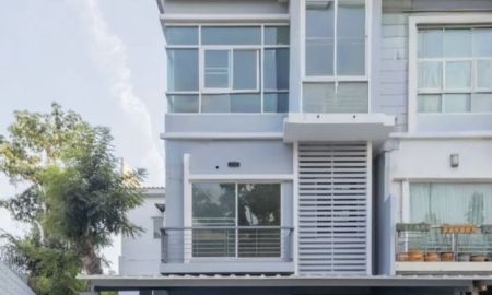 ให้เช่าทาวน์เฮาส์ - ให้เช่าทาวน์โฮม 3 ชั้น The Metro Rama 9 ทำเลดี เดินทางสะดวก ใกล้ โรงพยาบาลสมิติเวช