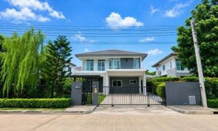 ให้เช่าบ้าน - บ้านเดี่ยวหรูให้เช่าเหมาะสำหรับครอบครัวที่มองหาบ้านหลังใหญ่ บรรยากาศเป็นส่วนตัวร้อมพื้นที่ใช้สอยครบครัน
