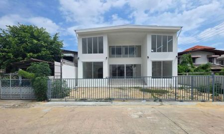 ให้เช่าอาคารพาณิชย์ / สำนักงาน - ให้เช่าบ้าน 2 ชั้น ปรับใช้เชิงพาณิชย์ พร้อมเริ่มธุรกิจได้ทันที พระราม 9 จอดรถได้ 4 คัน
