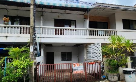 ขายทาวน์เฮาส์ - ขายทาวน์เฮ้าส์ ซอยเรวดี 32 ถนนรัตนาธิเบศร์ เมืองนนทบุรี เนื้อที่ 16 ตร.ว. 2 ชั้น 2 นอน 2 น้ำ