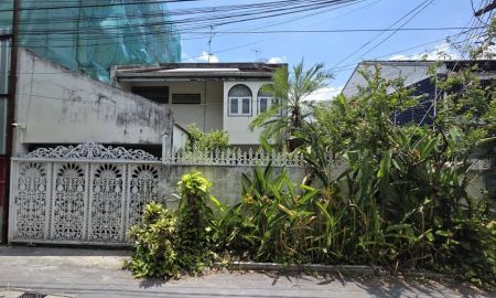 ขายบ้าน - ขายบ้านเอกมัย 22 ซอยเยาวราช สุขุมวิท ที่ดิน 42 ตร.ว สภาพแวดล้อมน่าอยู่ ทำเลดี ถนนกว้าง เข้าออกได้ทั้งฝเอกมัย และปรีดีพนมยงค์ ใกล้ BTS พระโขนง ทองหล่อ