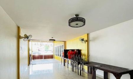 ขายอาคารพาณิชย์ / สำนักงาน - ขาย อาคารพาณิชย์ 3 ชั้น 3 นอน 3 ห้องน้ำ เฟอร์นิเจอร์ครบ