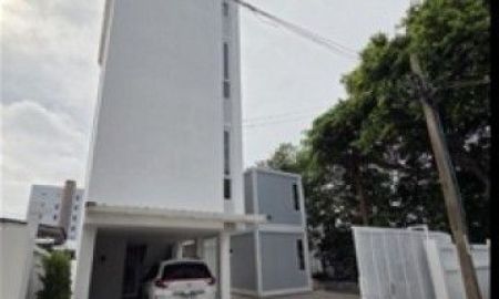 ให้เช่าอาคารพาณิชย์ / สำนักงาน - โฮมออฟฟิศ 4 ชั้น 3 ห้องนอน 4 ห้องน้ำ ที่จอดรถ 4 คัน ซอยลาดพร้าววังหิน 32 พร้อมใช้งานทันที