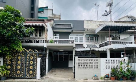 ขายทาวน์เฮาส์ - ขายบ้านทาวน์เฮาส์ ปลอดภัย เดินจากสี่แยกพิบูลย์เข้าบ้านได้เลย น่าอยู่มาก