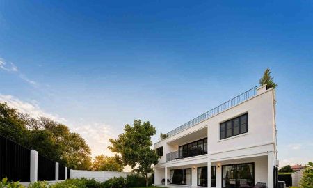 ให้เช่าบ้าน - ให้เช่า บ้านหรู 3 ชั้น Pool Villa มาบประชัน ใกล้โรงเรียนนานาชาติ
