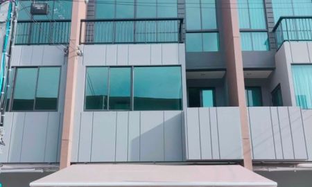 ให้เช่าทาวน์เฮาส์ - ให้เช่า ทาวน์โฮม 3 ชั้น หมู่บ้านบ้านกลางเมือง วัชรพล - สุขาภิบาล 5 เหมาะสำหรับอยู่อาศัย ราคา 28,000 บาท/เดือน