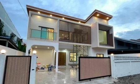 ขายบ้าน - ทำเลดีที่สุดในลาดพร้าว! ขายบ้านเดี่ยว 5 ห้องนอน 3 ที่จอดรถ พื้นที่ใช้สอย 250 ตร.ม. เชื่อมต่อเลียบทางด่วนเอกมัย-รามอินทรา ราคา 11.9 ล้านบาท