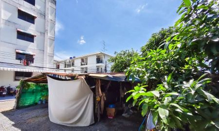 ขายที่ดิน - ขายด่วน! ที่ดินพร้อมสิ่งปลูกสร้าง (บ้านเช่า 7 ห้อง) 150 ตร.ว. ทำเลทองลาดพร้าววังหิน 77