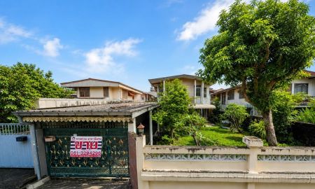 ขายบ้าน - ขายที่ดินแถมบ้านพระราม9 ซอย51 หมู่บ้านเสรี6 สวนหลวง พื้นที่77ตรว. ขาย 13.5 ล้านเท่านั้น ใกล้The Nine พระราม9 สนใจสอบถามต่อรองได้ค่ะ