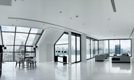 ขายคอนโด - ขาย Penthouse Condo 4 ห้องนอน ตกแต่งใหม่ ชั้นสูงสุด ใจกลางสาทร
