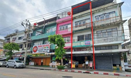 ขายอาคารพาณิชย์ / สำนักงาน - ขายอาคารพาณิชย์ ติดถนนลาดพร้าววังหิน ลาดพร้าว กรุงเทพ เนื้อที่ 32 ตร.ว. 1 คูหา 3 น้ำ