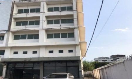 ขายอาคารพาณิชย์ / สำนักงาน - ขายอาคารสำนักงาน 4.5 ชั้น 2 คูหาตีทะลุ ริมถนนรามคำแหง ด้านหน้ารถไฟฟ้าสายสีส้ม / ขายราคาพิเศษ / ติดรถไฟฟ้า สายสีส้ม