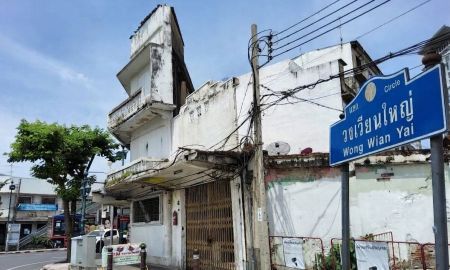 ขายอาคารพาณิชย์ / สำนักงาน - ขายตึก 3 ชั้นหัวมุม วงเวียนใหญ่-ประชาธิปก สไตล์คลาสสิก ทำเลทองระดับตำนานที่หาไม่ได้อีกแล้ว อยู่ใกล้สถานีรถไฟฟ้า BTS วงเวียนใหญ่