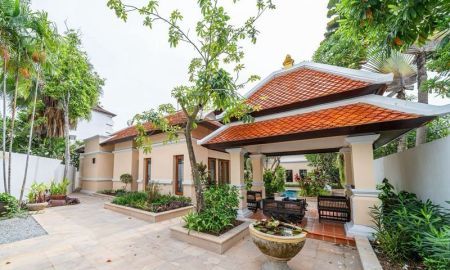 ขายบ้าน - Luxury Pool Villa close to the beach for sale; Land size 134sq.wah. Located in Soi Na Jomtien 8, close to Pattaya, ขายพูลวิลล่าหรู ใกล้ชายหาด