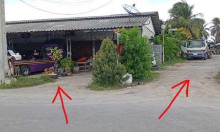 ขายที่ดิน - ขายที่ดินเปล่าพร้อมสิ่งปลูกสร้าง พื้นที่รวม 1-0-44 ไร่ ติดถนนบรมราชชนนี ฝั่งขาออก อ.นครชัยศรี นครปฐม เหมาะสำหรับอยู่อาศัย หรือทำธุรกิจค้าขาย