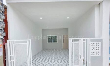 ขายทาวน์เฮาส์ - หมู่บ้านเพชรงาม แพรกษา ใกล้นิคมบางปู รีโนเวทใหม่ พร้อมเข้าอยู่