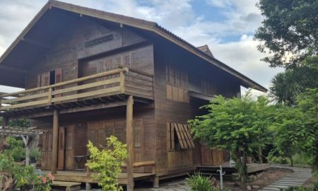 ขายบ้าน - ขายบ้านเดี่ยว 2 ชั้น พร้อมที่ดิน 3 ไร่ 3 งาน อ.เมืองสุพรรณบุรี บรรยากาศร่มรื่น เหมาะสำหรับอยู่อาศัยหรือทำบ้านสวน
