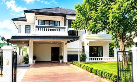 ให้เช่าบ้าน - ให้เช่า] หมู่บ้าน ลดาวัลย์ ศรีนครินทร์ / 4 ห้องนอน 5 ห้องน้ำ / 119 ตรว. 250 ตรม. **90,000**