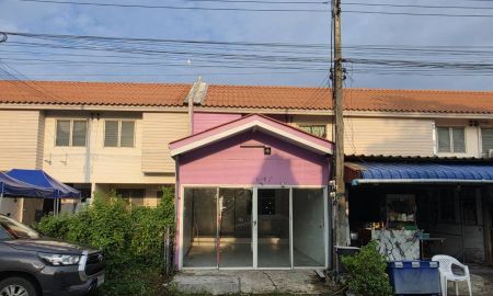 ขายทาวน์เฮาส์ - ขายบ้าน 2 ชั้น หมู่บ้านเอื้ออาทรคลอง9 ธัญบุรี ถนนเมนหน้าสวนสาธารณะ
