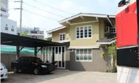 ให้เช่าอาคารพาณิชย์ / สำนักงาน - ให้เช่าบ้านเดี่ยว / โฮมออฟฟิศ 2 ชั้น ซอยลาดพร้าว เข้าซอย 20 เมตร ติด MRTลาดพร้าว 20 เมตร เดินได้ ออกจาก MRT ถึงเลย / จดบริษัทได้