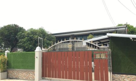 ให้เช่าบ้าน - บ้านเดี่ยวบรรยากาศรีสอร์ต! ให้เช่าบ้านเดี่ยวขนาดใหญ่ ซอยรามคำแหง 118 ที่ดินกว้าง 143 ตร.วา 5 ห้องนอน 4 ห้องน้ำ พร้อมห้องออฟฟิศขนาดใหญ่