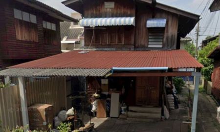 ขายบ้าน - ขายถูกที่ดินพร้อมบ้าน 2ชั้น 36 ตร.ว ถนนจรัญสนิทวงศ์79 เข้าจากถนนใหญ่นิดเดียวรถยนต์เข้าออกสะดวก ใก้ลสถานีรถไฟฟ้าสถานีบางพลัด