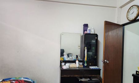 ขายทาวน์เฮาส์ - ขายด่วน! ตึกแถว 4 ชั้น ทำเลทอง หมู่บ้านศรีสามพราน ติดถนนเพชรเกษม