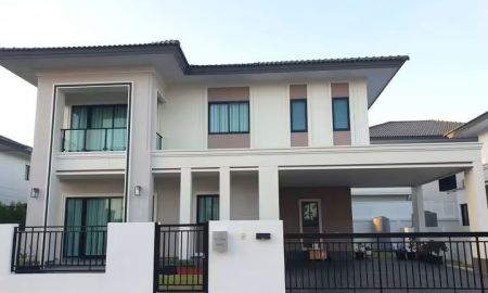 ให้เช่าบ้าน - ให้เช่าบ้าน เป็นบ้านใหม่ 2 ชั้น 73 ตร.วา เฟอร์นิเจอร์บิ้วอินใหม่ทุกห้องและเครื่องใช้ไฟฟ้าใหม่ครบทุกห้อง ในสนามกอล์ฟอีสเทริ์นสตาร์