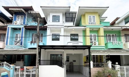 ขายทาวน์เฮาส์ - ขายทาวน์เฮ้าส์ 3 ชั้น หมู่บ้านชมฟ้า - วรางกูล รังสิต ลำลูกกา คลอง 2 ซอย 3 เนื้อที่ 20 ตารางวา 3 ห้องนอน ตำบลประชาธิปัตย์ อำเภอธัญบุรี จังหวัดปทุมธานี