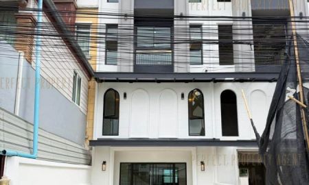 ขายทาวน์เฮาส์ - ขาย ทาวน์โฮม 4 ชั้น ลาดพร้าว 110 รีโนเวทใหม่พร้อมเข้าอยู่ 200 ตรม.