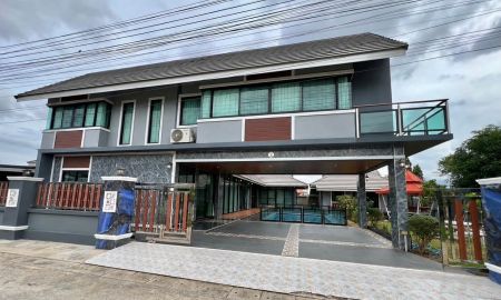 ขายบ้าน - ขายบ้านพูลวิลล่าเชียงใหม่ บ้านรูปตัว L พร้อมสระส่วนตัว 6 ห้องนอน ใกล้สนามบิน ราคา 9.9 ล้าน