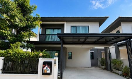 ขาย-ให้เช่าบ้าน - ขาย-เช่า บ้านแฝด 2 ชั้น Britania Amata Phanthong บ้านสวยพร้อมอยู่ ใกล้นิคมอมตะนคร
