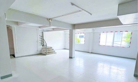 ให้เช่าอาคารพาณิชย์ / สำนักงาน - สนามบินสุวรรณภูมิ 1.1 กม. ติดถนนอ่อนนุช ลาดกระบัง โลตัส หลวงแพ่ง 900 ม. ให้เช่าอาคารพาณิชย์ 4 ชั้น 2 คูหา 3ห้องน้ำ โชว์รูมสินค้า