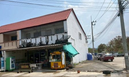 ขายอาคารพาณิชย์ / สำนักงาน - ขายถูกมาก!! อาคารพาณิชย์ 2 ชั้น หลังริม 2 คูหาติดกัน ทำเลทองค้าขาย ใจกลางเมืองชลบุรี หน้าคอนโด หลังรพ.สมิติเวช