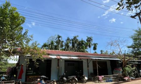 ขายที่ดิน - ห้องเช่า 5 ห้อง พร้อมที่ดิน ด้านหลังมีลำธารไหลผ่าน