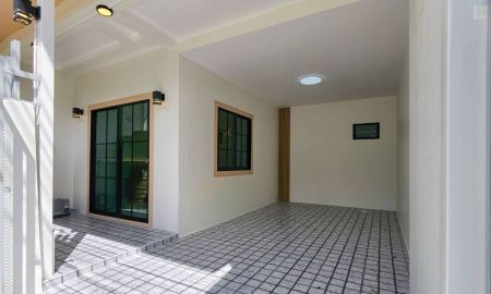 ขายทาวน์เฮาส์ - ขายทาวน์เฮ้าส์ 2 ชั้น หมู่บ้านลดาสิริ บ้านกล้วย-ไทรน้อย เนื้อที่ 18 ตารางวา