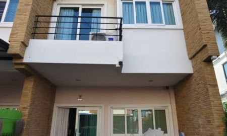 ขายทาวน์เฮาส์ - ขายทาวน์โฮม 3 ชั้น หมู่บ้านสิตานันท์ สุวรรณภูมิ (sitanan suvarnabhumi) ขนาด 47.6 ตารางวา ข้างหลังมีสระว่ายน้ำ ใกล้เมกาบางนา