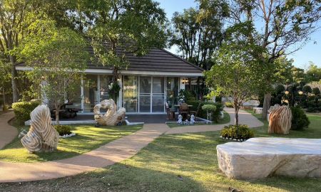 ขายที่ดิน - ขายบ้านสวนพร้อมบ้าน 3 หลัง บนที่ดิน 5 ไร่ ติดถนนใหญ่ เส้นทางไปห้วยสีทน จ.กาฬสินธุ์