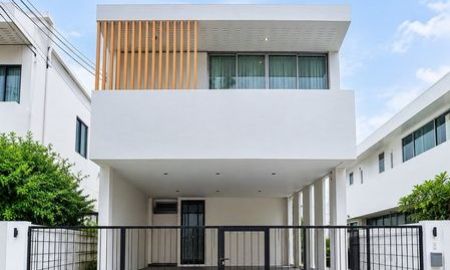 ให้เช่าบ้าน - ให้เช่า] หมู่บ้าน คอร์ทยาร์ด วิลล่า พระราม 9 - วงแหวน / 4 ห้องนอน 4 ห้องน้ำ / 80 ตรว. 320 ตรม. **80,000**