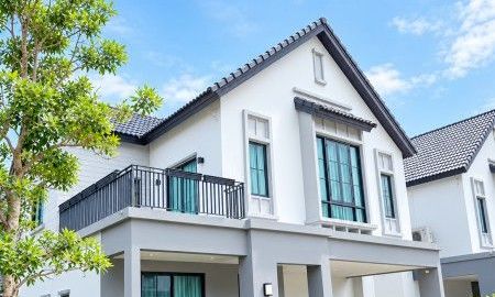ให้เช่าบ้าน - รพ.สัตว์กรุงเทพกรีฑา 24ชั่วโมง หน้าหมู่บ้าน บ้านเดี่ยวให้เช่า 3 นอน 3 น้ำ แสนสิริ บิ๊กซี มาร์เก็ต