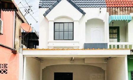ขายทาวน์เฮาส์ - ทาวน์เฮ้าส์ทำเลต้นซอย หมู่บ้านฉัตรณรงค์ แพรกษา